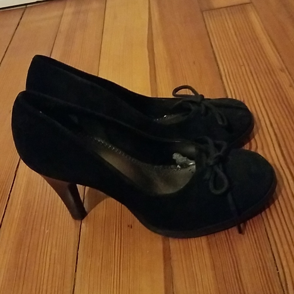 Gianni Bini Genuine Suede Heels 3" tie bow, 6m
